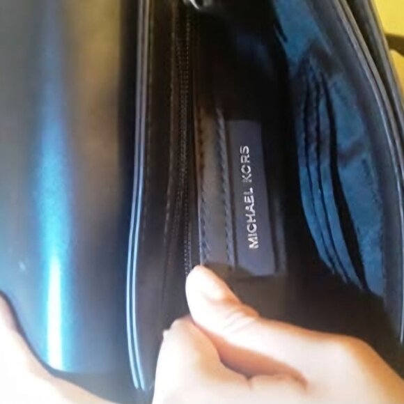 Excellent Condition Michael Kors Genuine Leather Rivington Stud Crossbody Purse - Picture 2 of 6